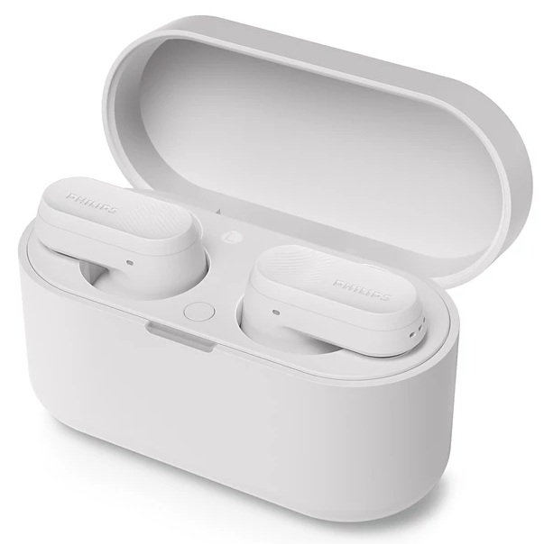 Białe etui ładujące z dwiema słuchawkami. Słuchawki mają markę Philips.
