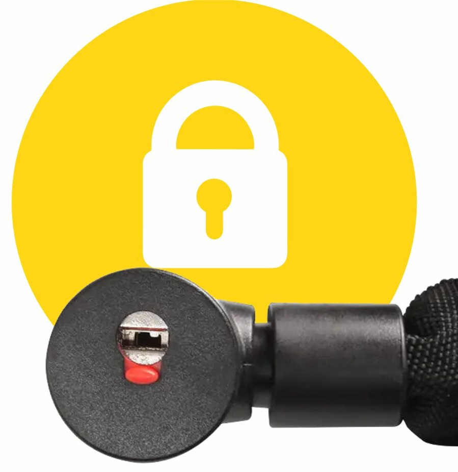 Zbliżenie zamka na żółtym tle.