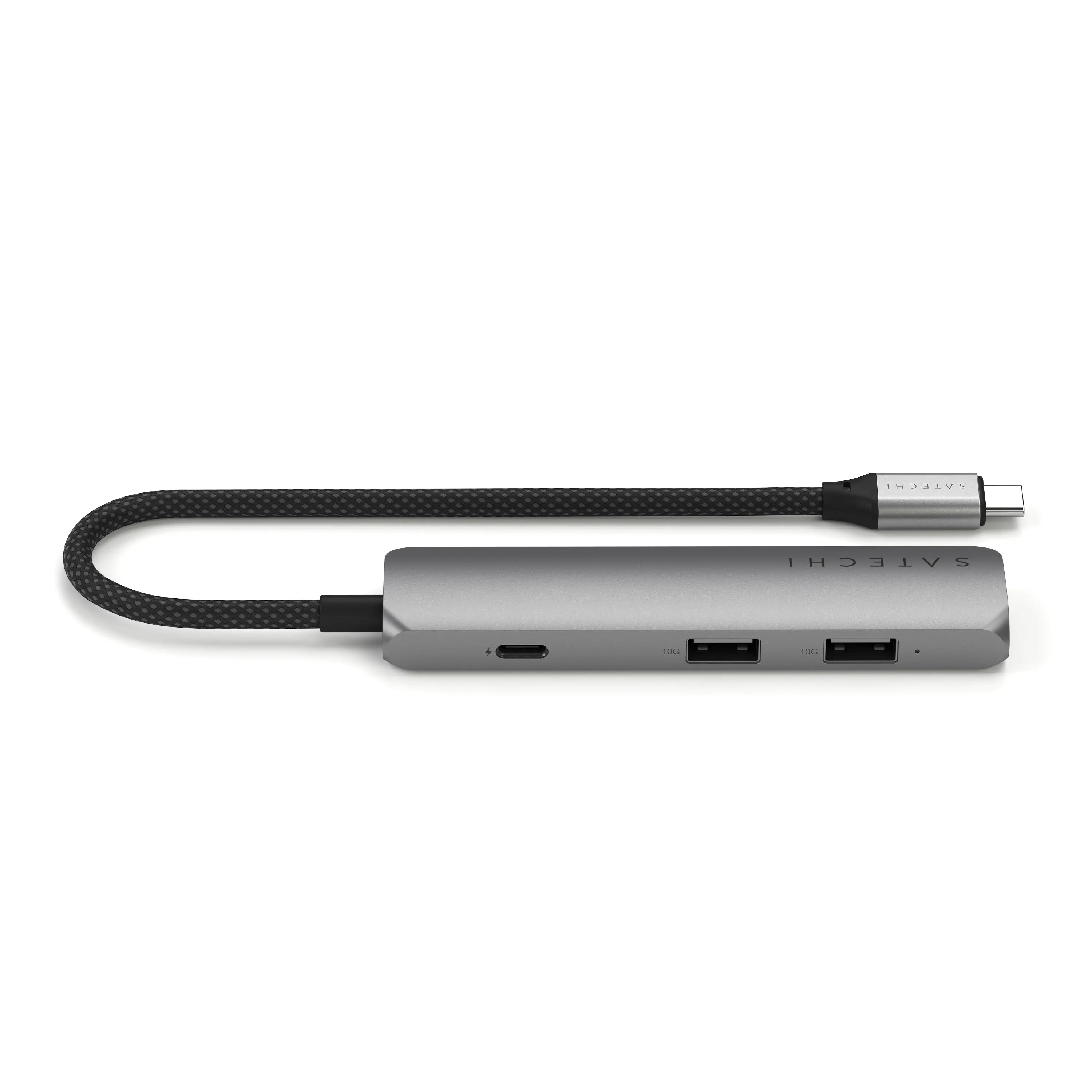 Ein silberner Satechi Hub mit Anschlüssen und einem USB-C-Kabel, vor weißem Hintergrund.