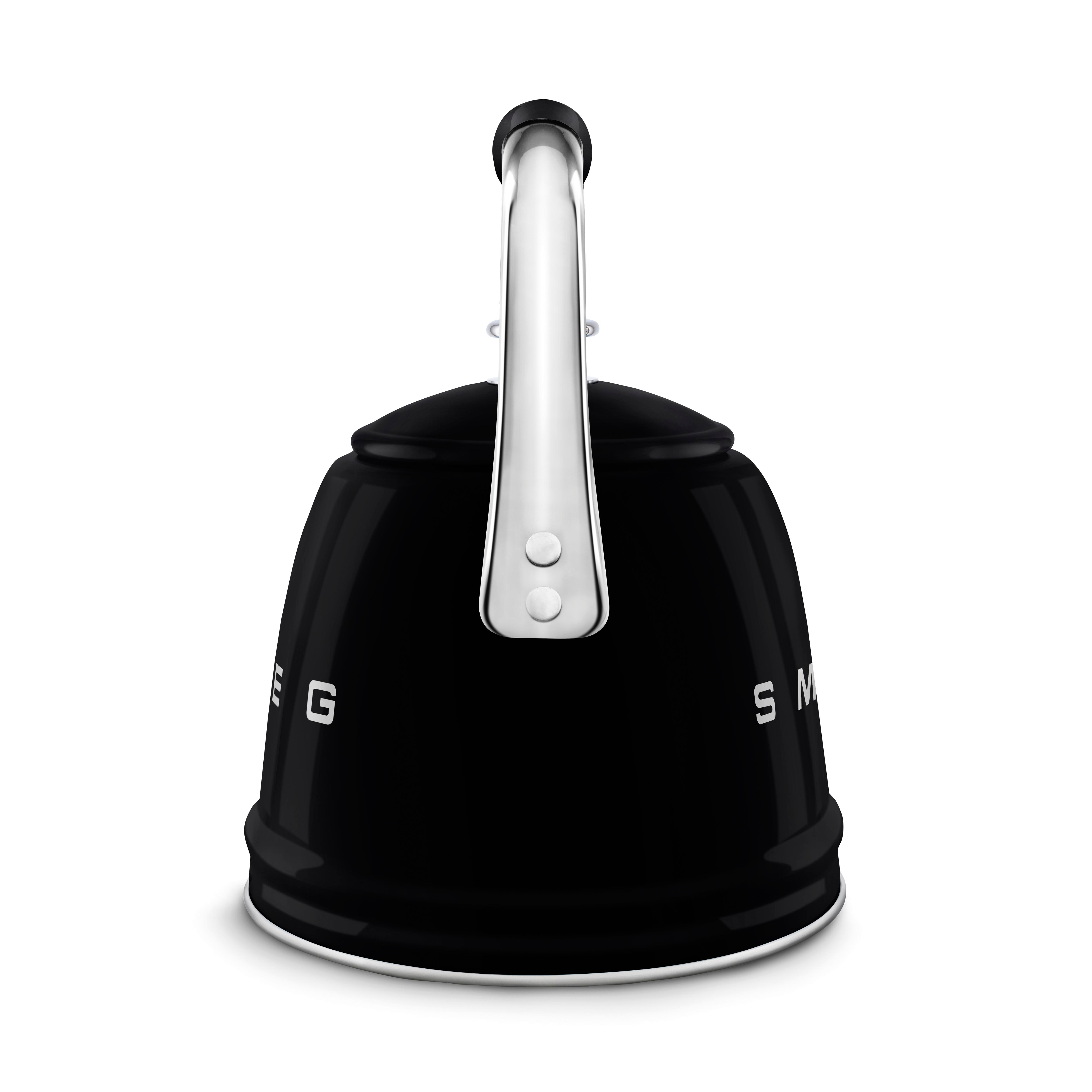 Ein schwarzer SMEG-Wasserkocher mit Chromgriff und -sockel.