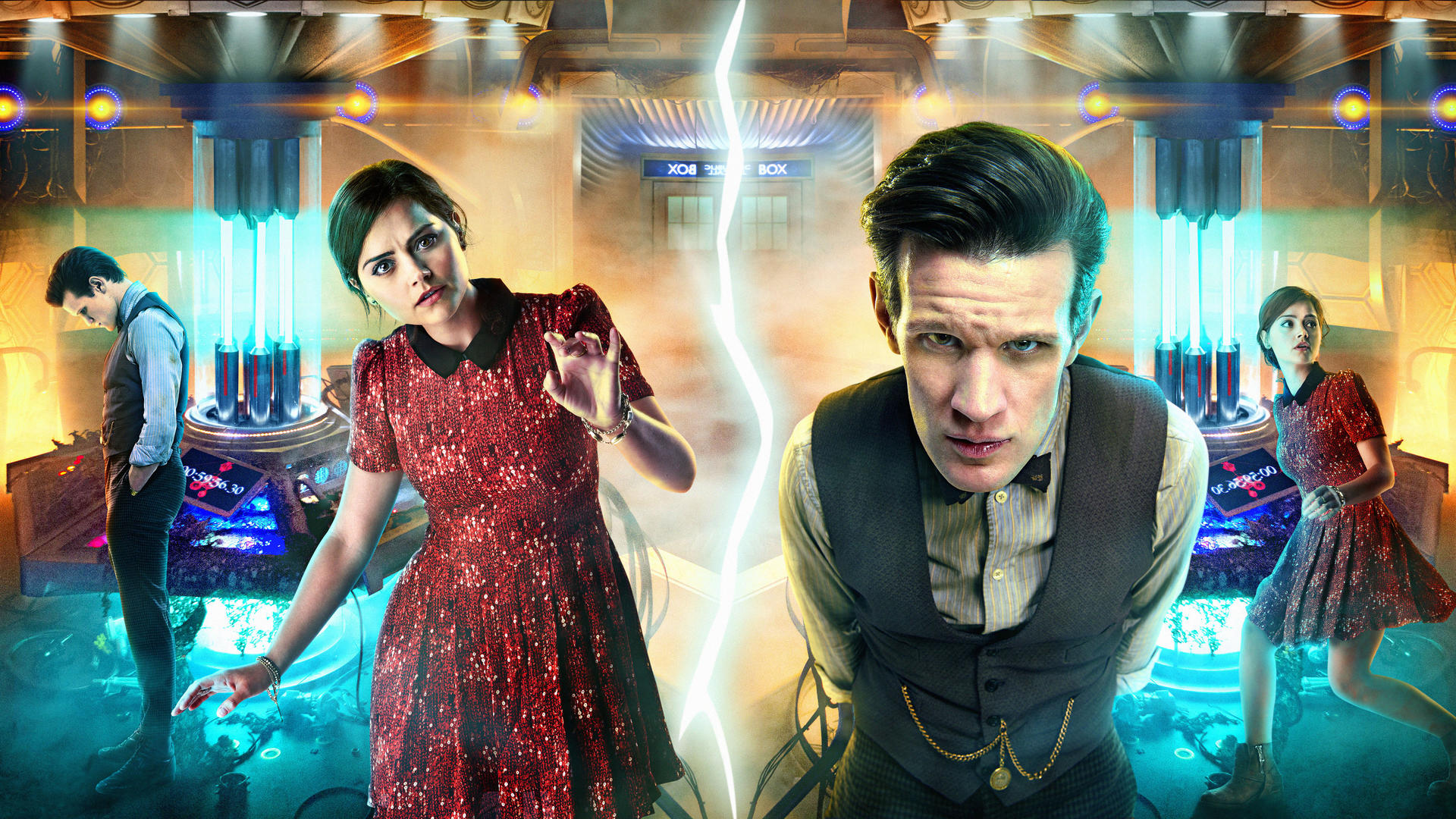 Zwei Personen in einer Doctor Who-Szene mit blau-gelber Beleuchtung.