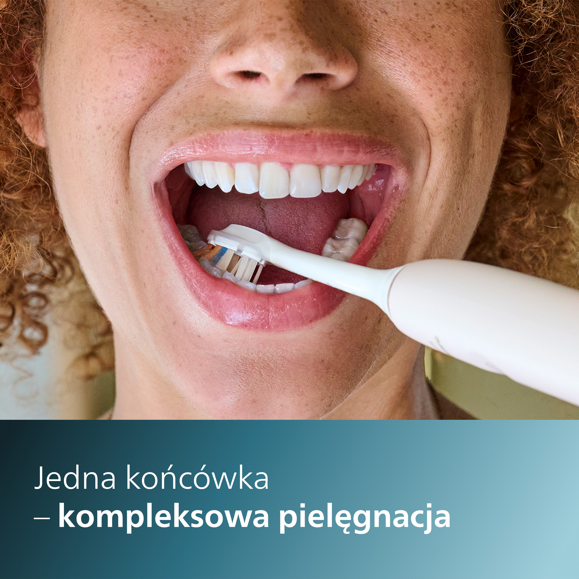 Osoba myje zęby szczoteczką elektryczną. Tekst: 'jedna końcówka - kompleksowa pielęgnacja'.