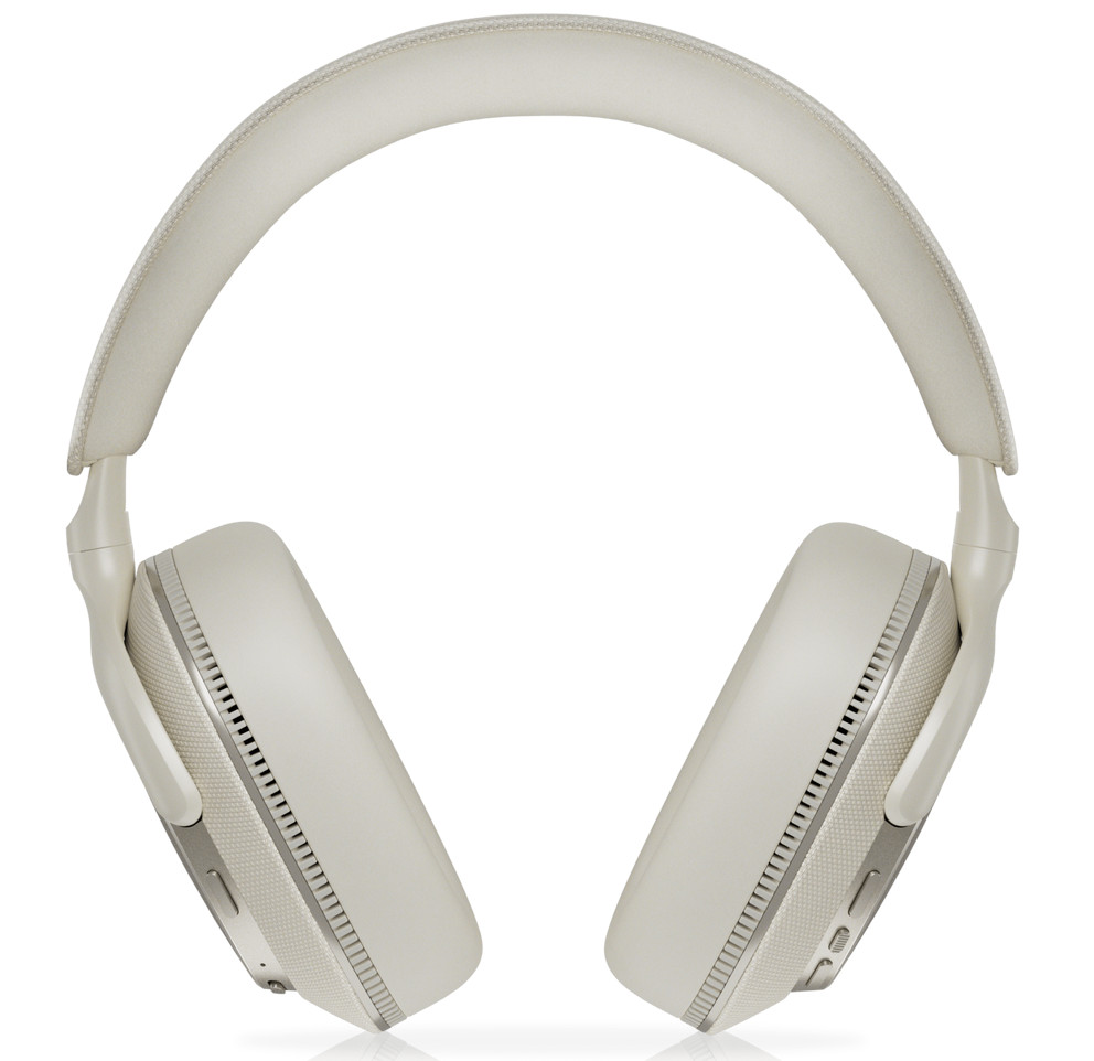 Kremowe słuchawki, widok z boku, nauszniki ze srebrnymi akcentami, pałąk i wyściółka, białe tło.