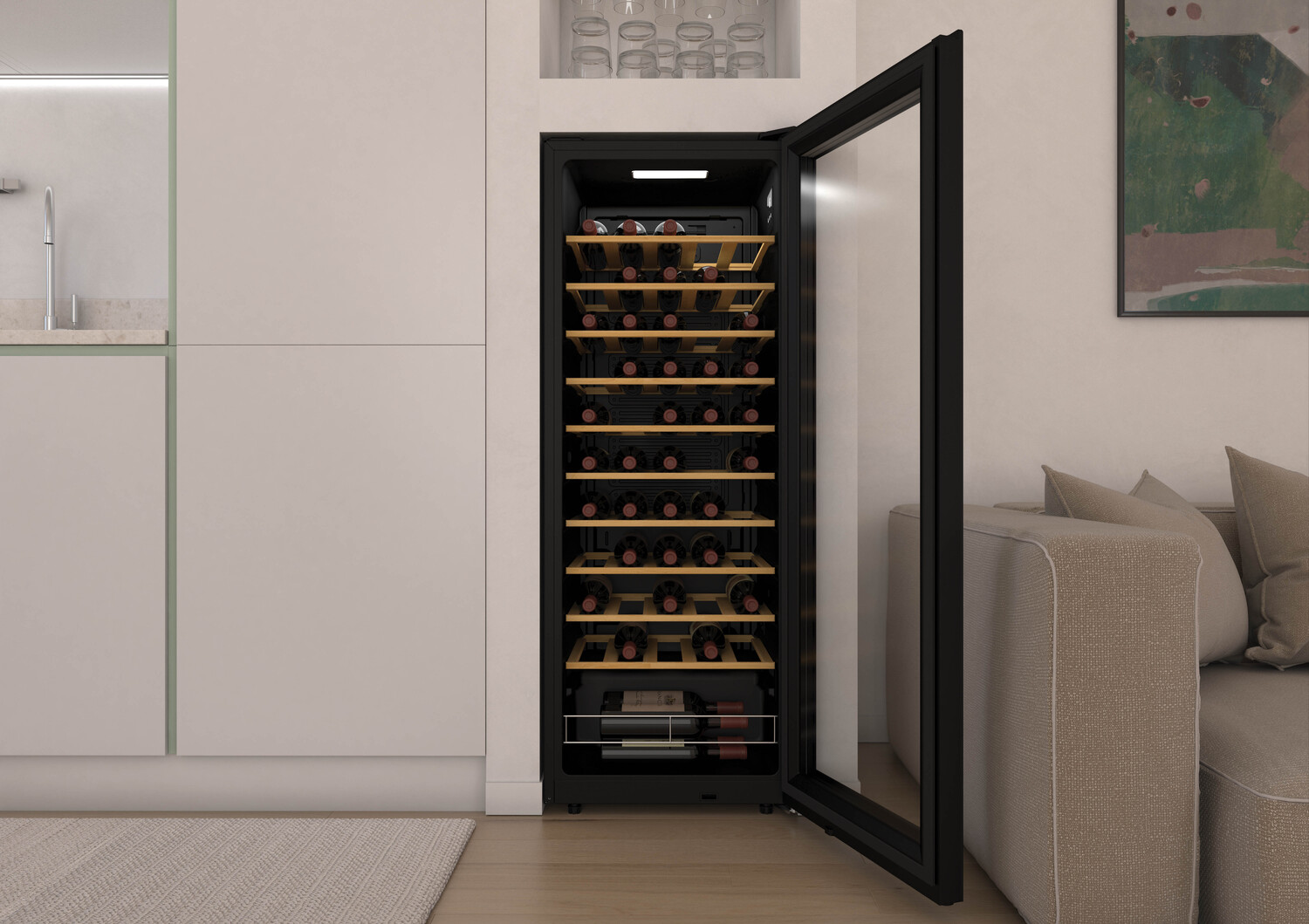 Una vinoteca con puerta de vidrio, llena de botellas de vino. La puerta está abierta.
