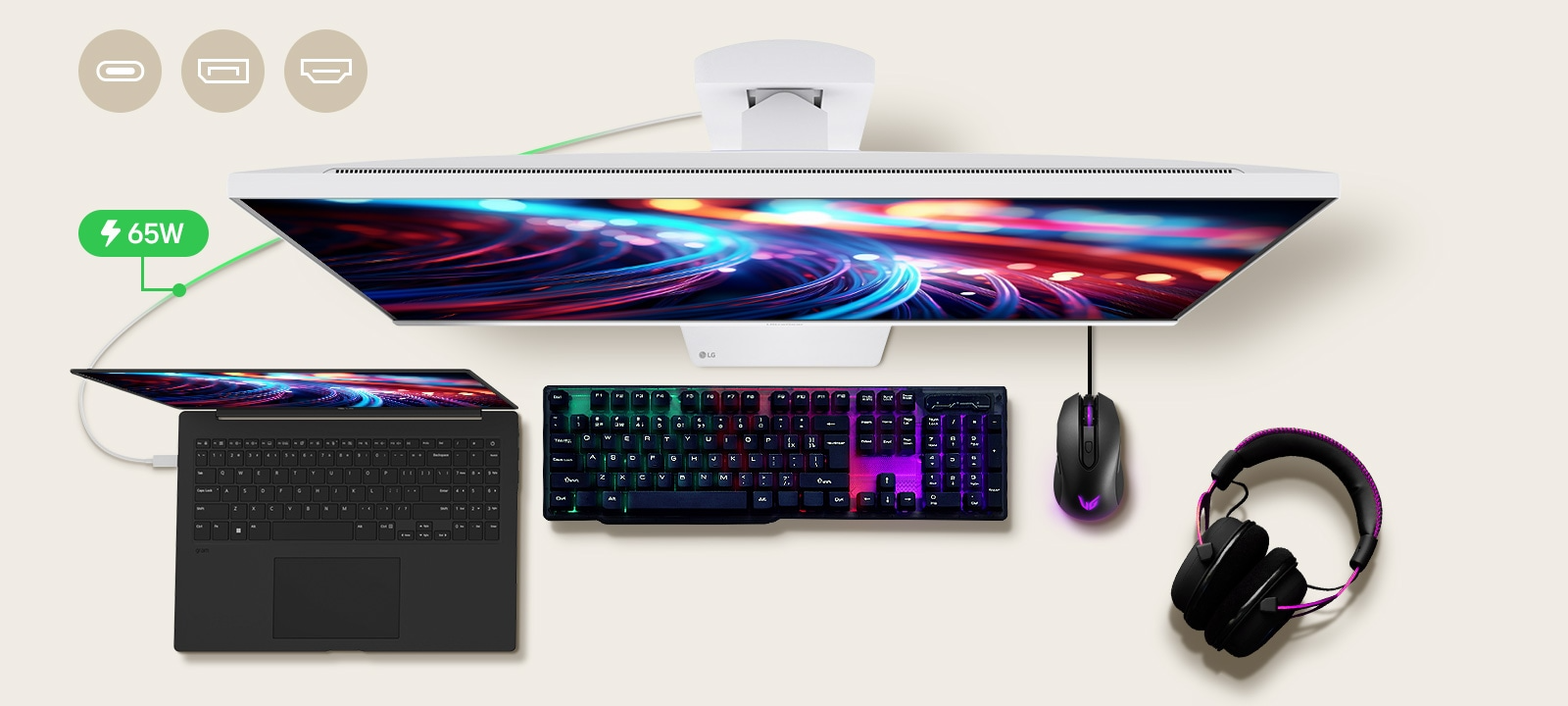 Laptop monitorhoz, billentyűzethez, egérhez és fejhallgatóhoz csatlakoztatva.