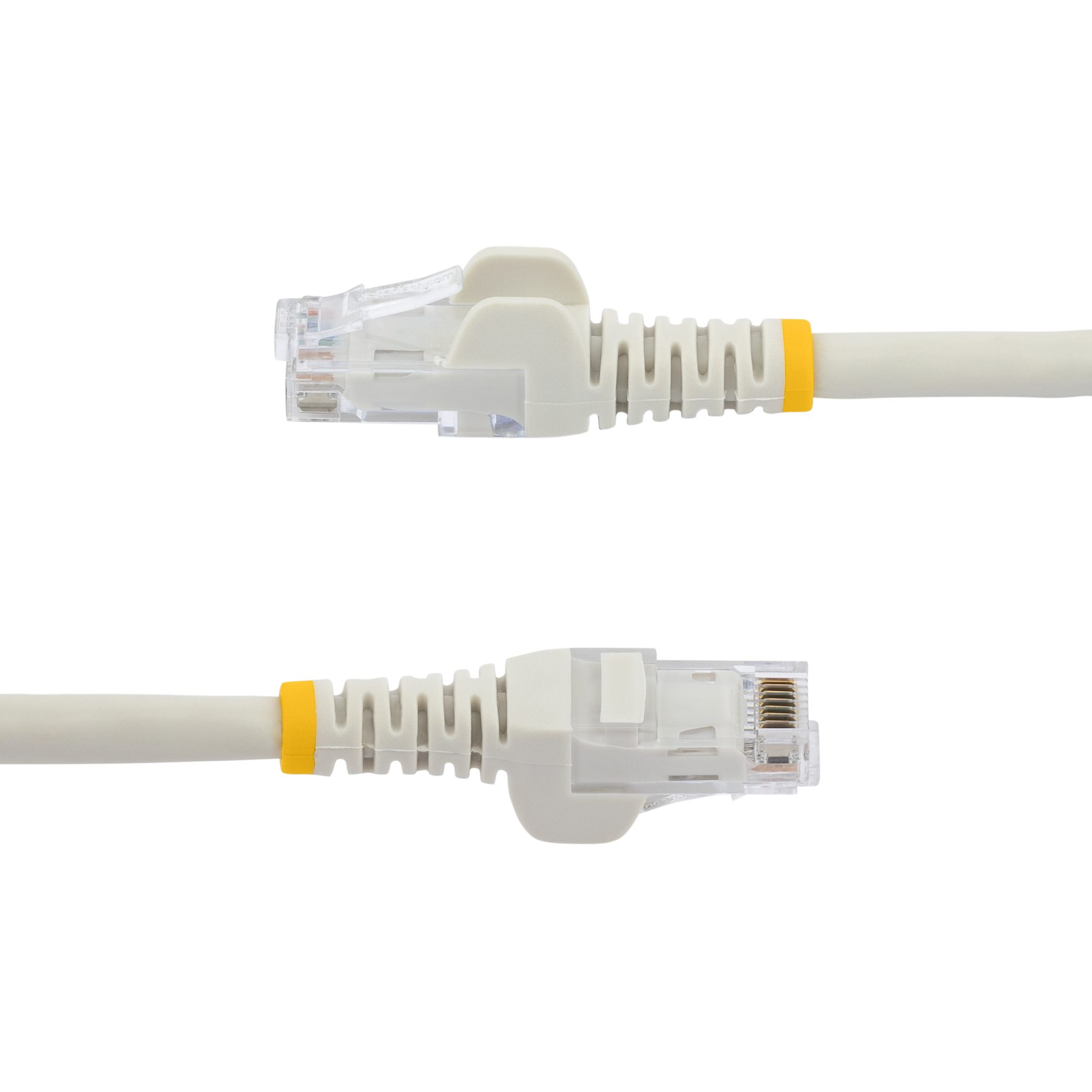 Két RJ45 Ethernet kábelcsatlakozó. Fehér kábel sárga részletekkel.