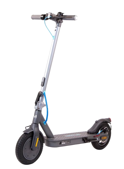 Szara i czarna hulajnoga elektryczna z niebieskim kablem, na białym tle. Jest odizolowana.