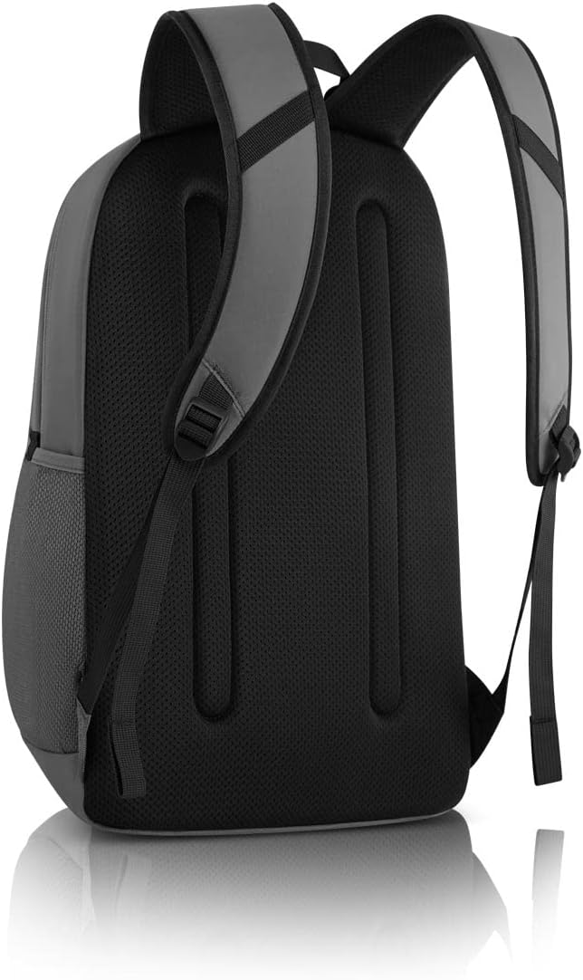 Vista trasera de una mochila gris y negra con dos correas, sobre superficie blanca.