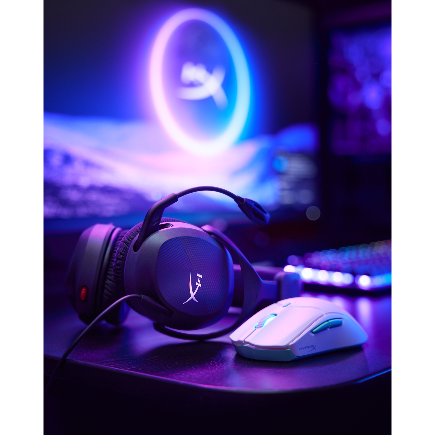 Gamingheadset, muis en scherm setup.