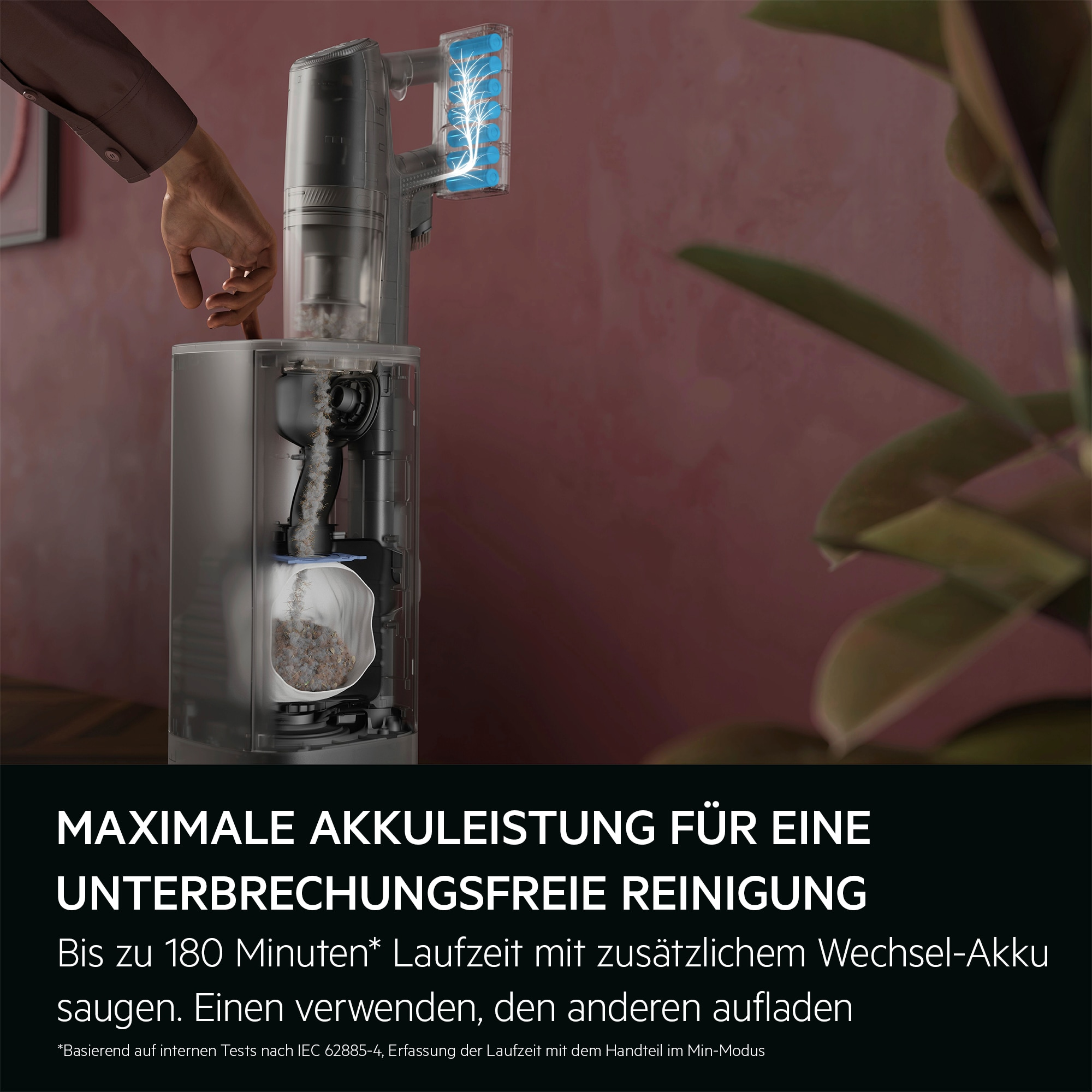 Ein Staubsauger mit einem Ausschnitt, der seine Komponenten zeigt. Eine Hand interagiert damit. Text unten.