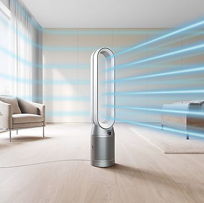 Biały i srebrny oczyszczacz powietrza w pokoju z niebieskimi liniami przepływu powietrza.