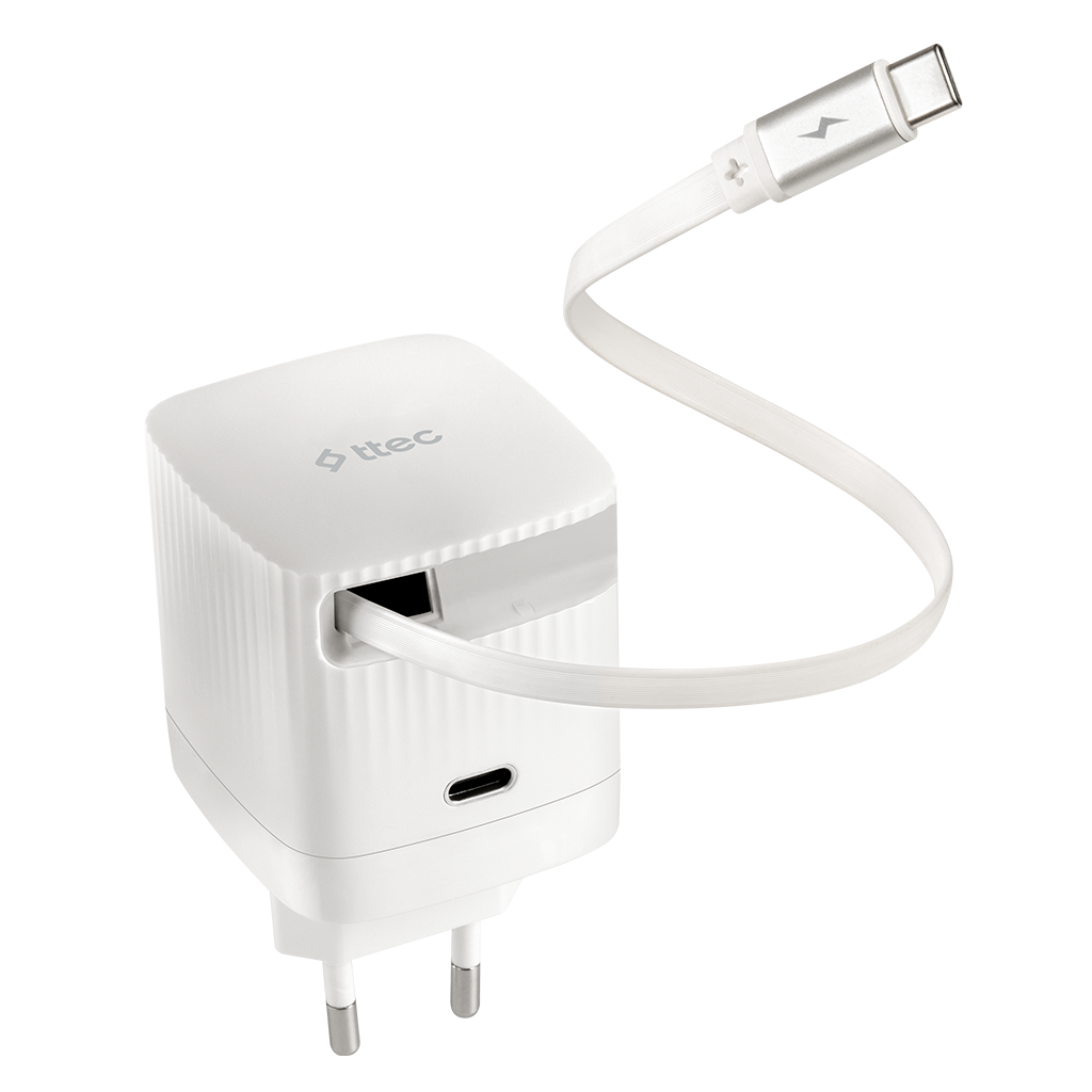 Beyaz şarj cihazı ve bağlı beyaz USB-C kablosu.
