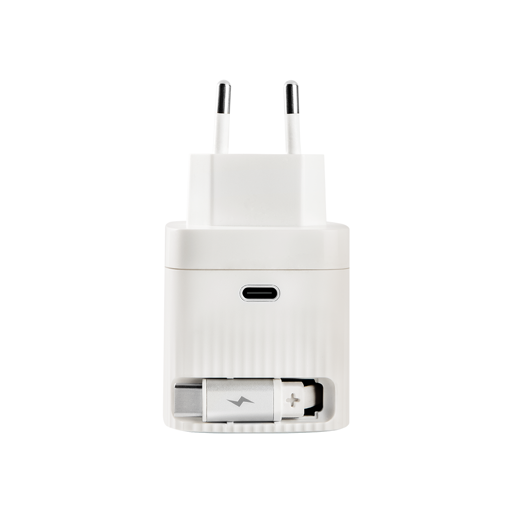 Siyah bir arka plan üzerinde, bir USB-C kablosu olan beyaz bir USB-C şarj cihazı.