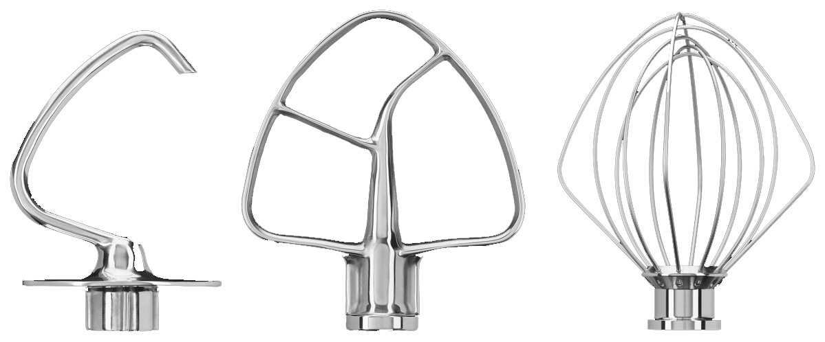 Drei Mixaufsätze für einen Küchenmixer: Knethaken, Rührbesen und Schneebesen.