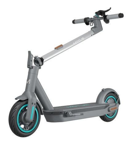 Szara hulajnoga elektryczna z czarną oponą na białym tle.