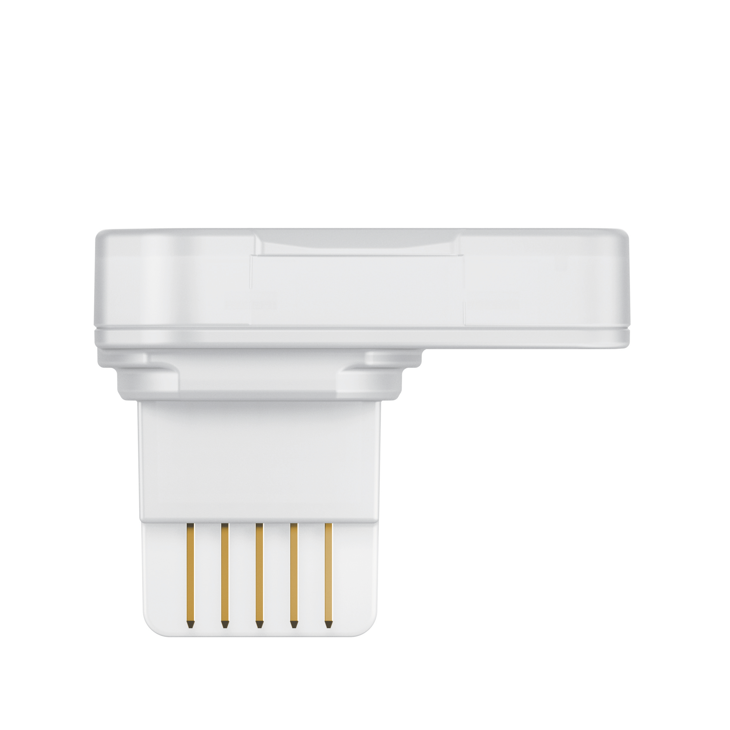 Weißer Adapter mit fünf goldenen Stiften auf weißem Untergrund.