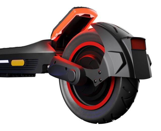 Tylne koło czarno-czerwonej hulajnogi elektrycznej, pokazujące oponę, hamulec i światła.