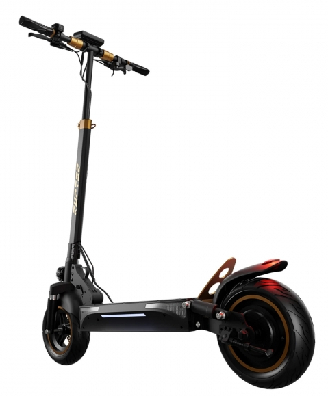 Czarno-złota hulajnoga elektryczna z dużym tylnym kołem i białym tłem.