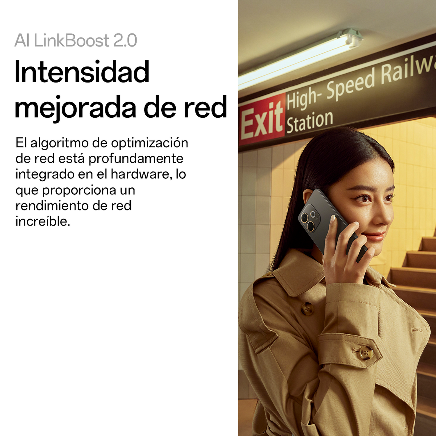 Mujer hablando por teléfono cerca de una estación. Texto: Al LinkBoost 2.0 Intensidad mejorada de red.