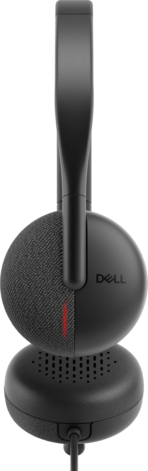 Un auricular Dell negro. Tiene un micrófono rojo y una almohadilla acolchada.