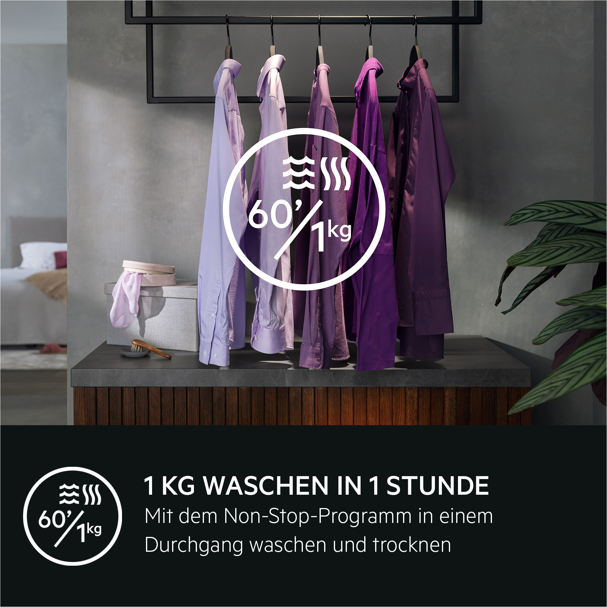 Hemden, die auf einem Gestell hängen, mit einem Etikett, das 60 Minuten und 1 kg Wäsche anzeigt.
