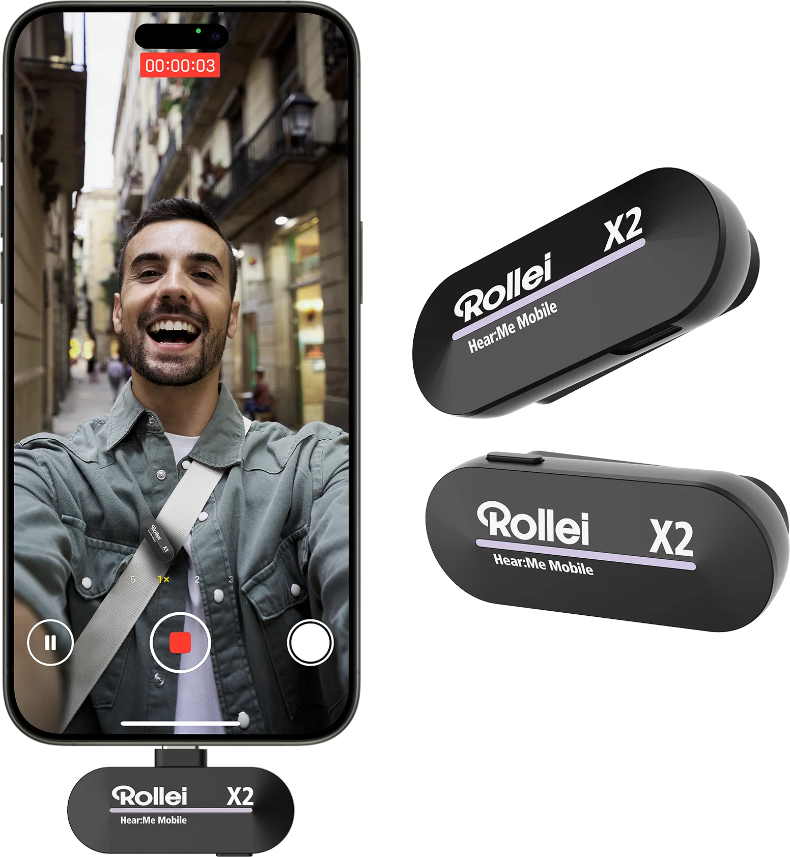 Homme se filmant avec un smartphone. Deux microphones noirs sont également présents.