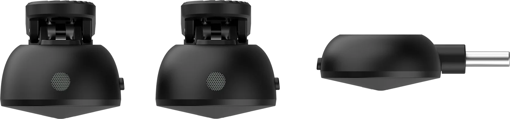 Deux microphones noirs et un appareil avec un port USB-C. Fond noir.