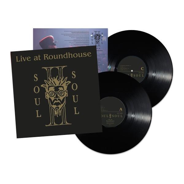 Schallplattenhüllen mit schwarzen Platten. Text lautet: 'Live at Roundhouse' und 'Soul'.