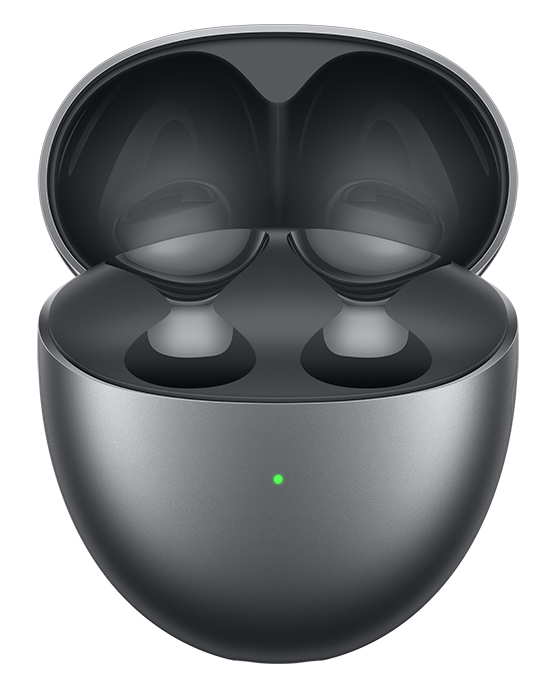 Czarne bezprzewodowe słuchawki w srebrnym etui ładującym, otwarte. Świeci zielone światło.