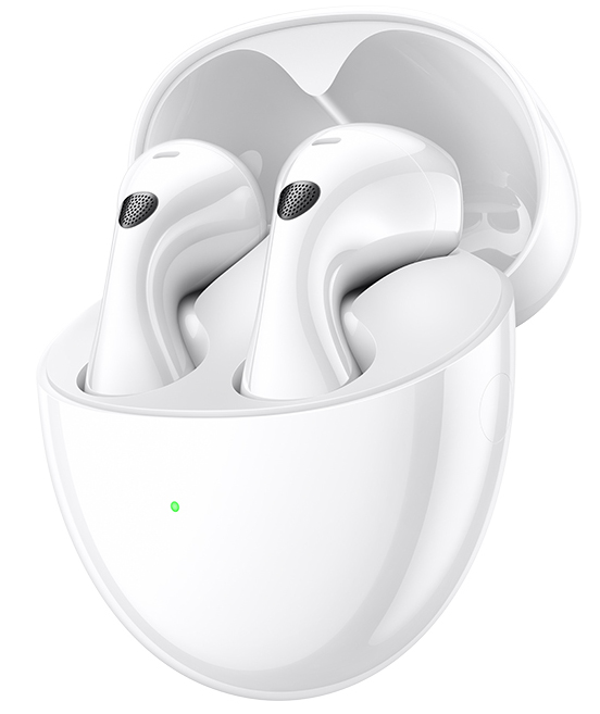 Białe słuchawki douszne w etui ładującym. Etui jest otwarte. Zielone światło na etui wskazuje ładowanie.