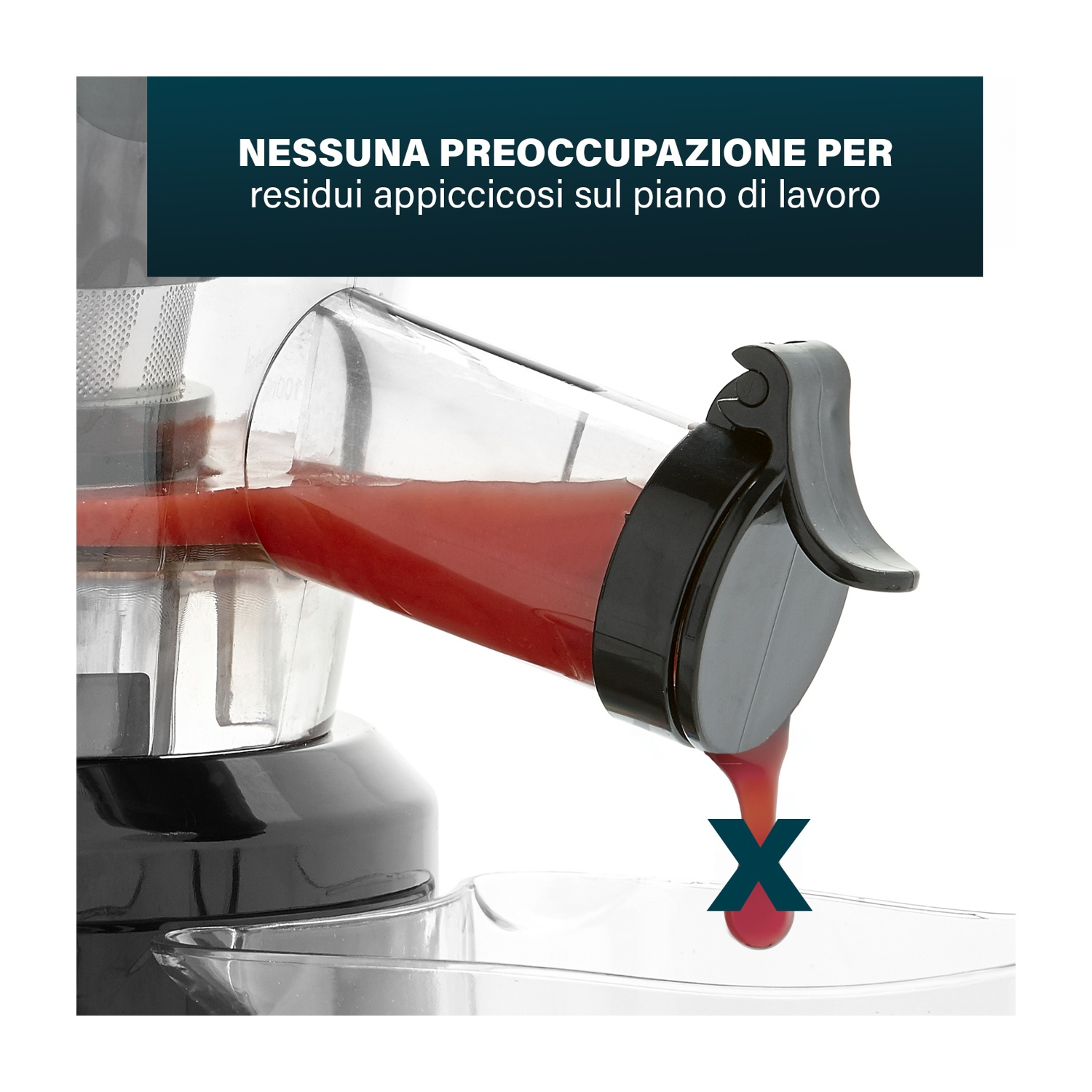 Un estrattore di succo versa liquido rosso. Il testo recita, nessun residuo appiccicoso sul piano di lavoro.