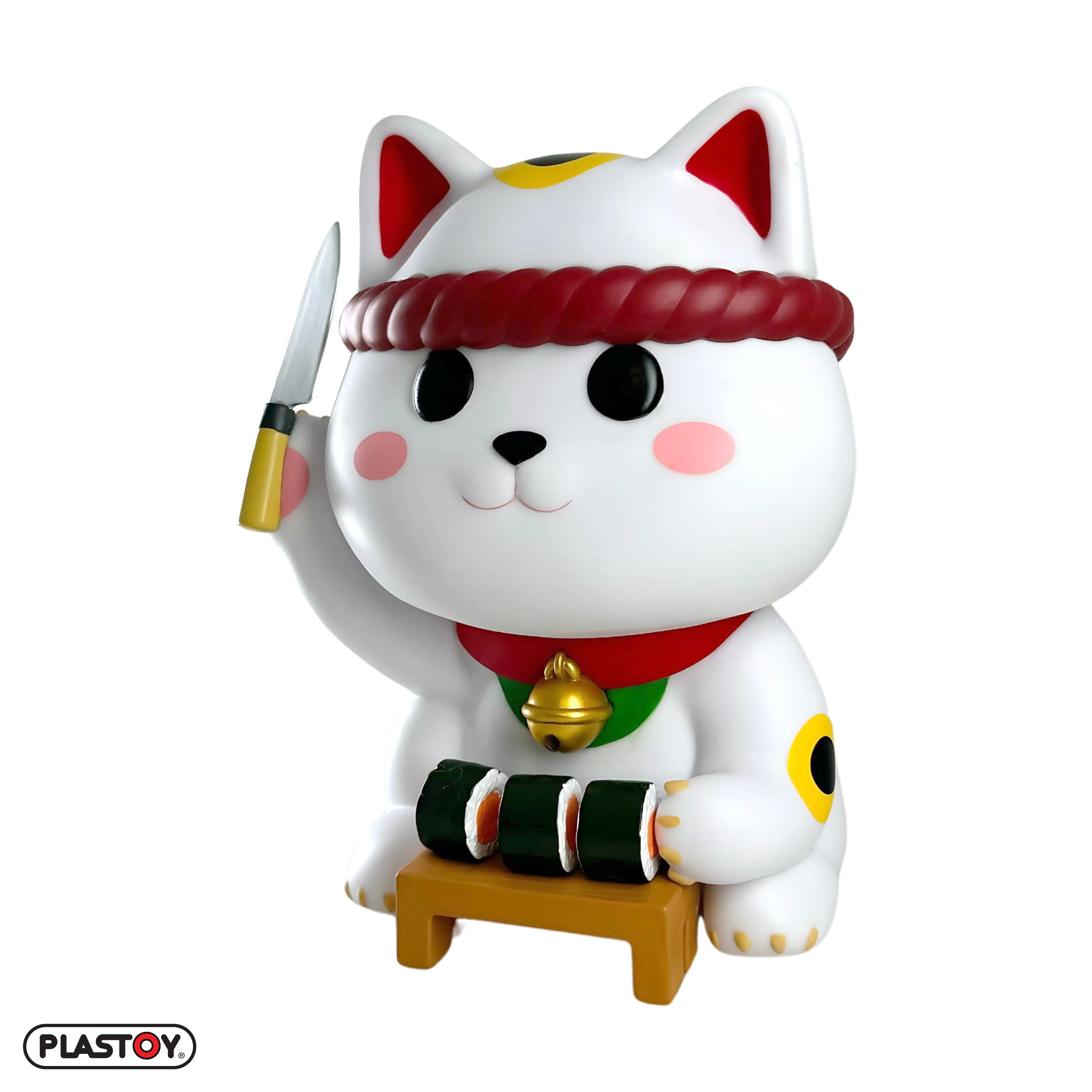 Weiße Katzenstatue, die ein Messer und Sushi hält. Sie hat ein rotes Stirnband und eine Glocke.