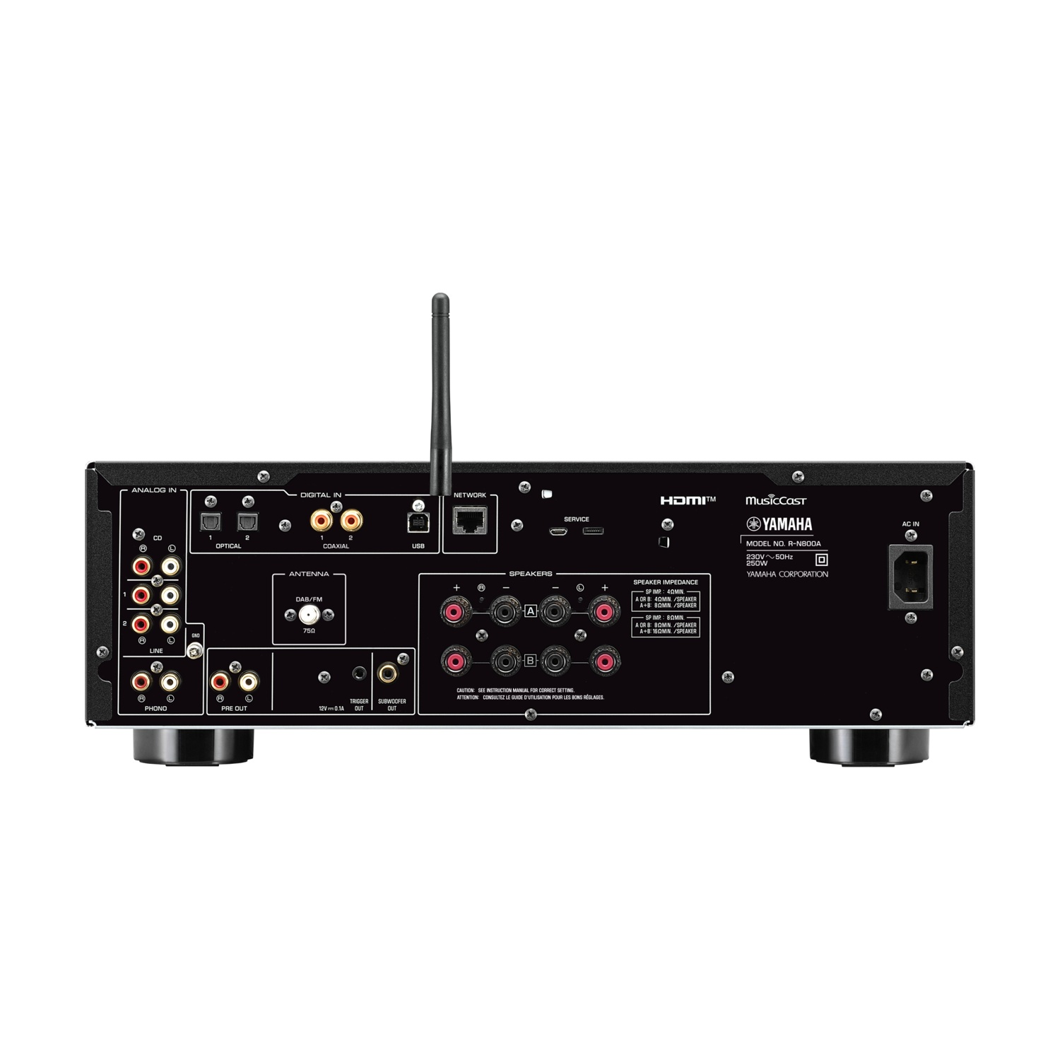 Retro del ricevitore Yamaha MusicCast con varie porte di ingresso e uscita.