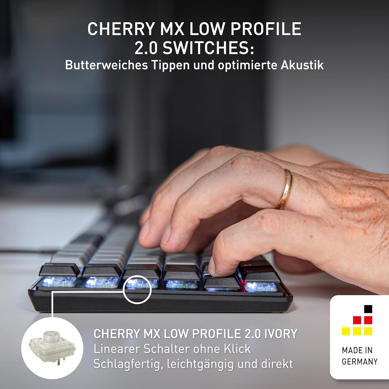 Hände, die auf einer Tastatur tippen. Die Tastatur ist schwarz, mit blau hinterleuchteten Tasten.