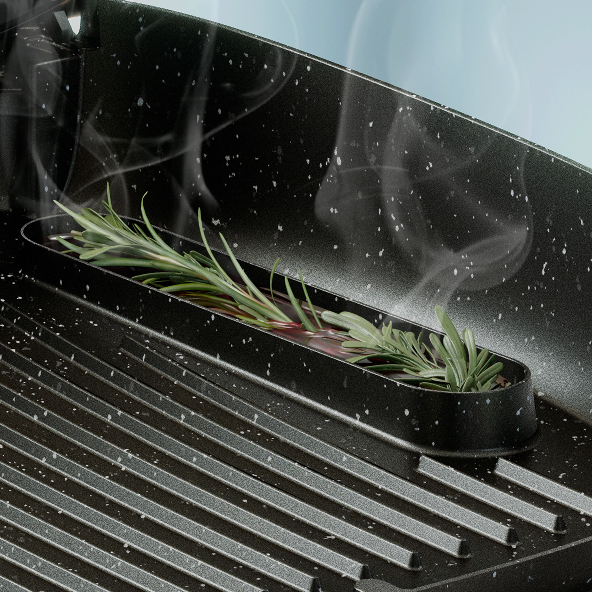 Közeli kép egy grill serpenyőről rozmaring ágakkal olajban, gőzzel.