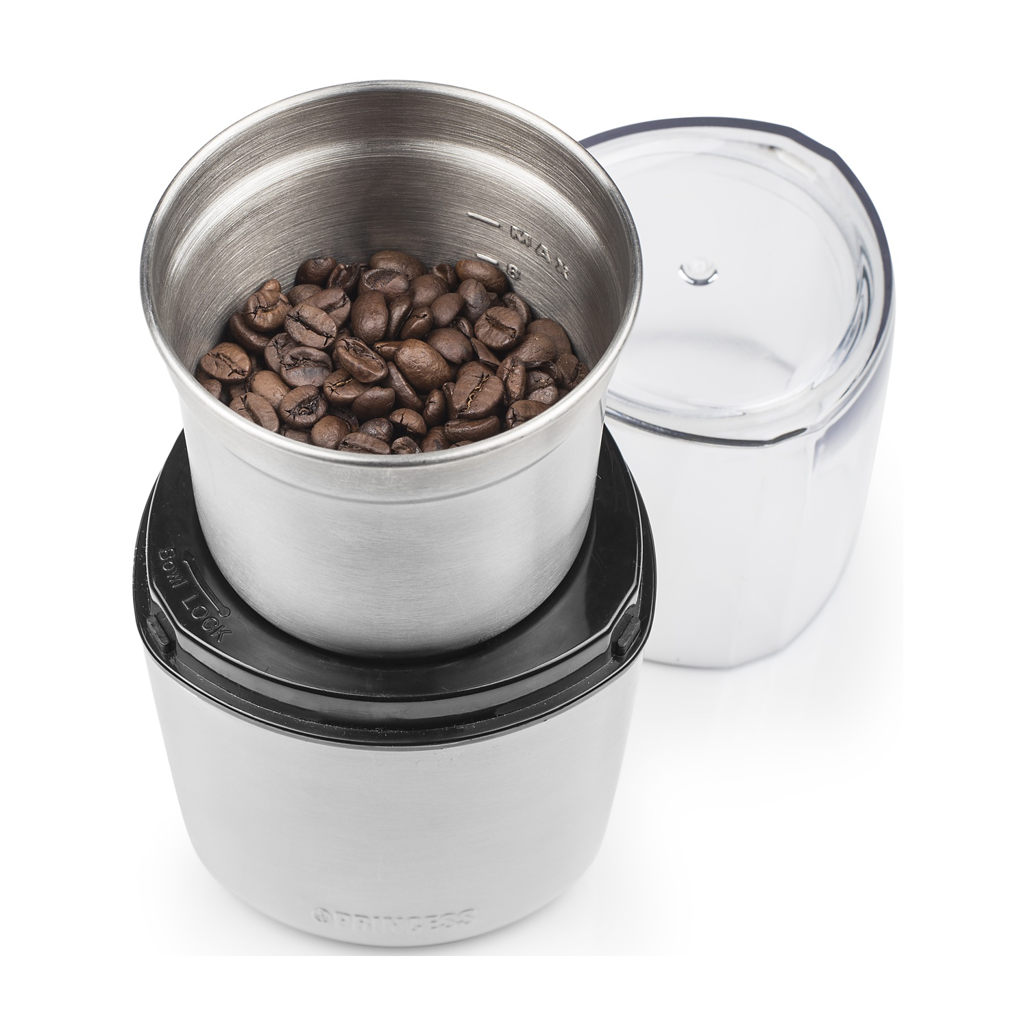 Tazza di smerigliatrice piena di chicchi di caffè, accanto alla smerigliatrice con coperchio trasparente.