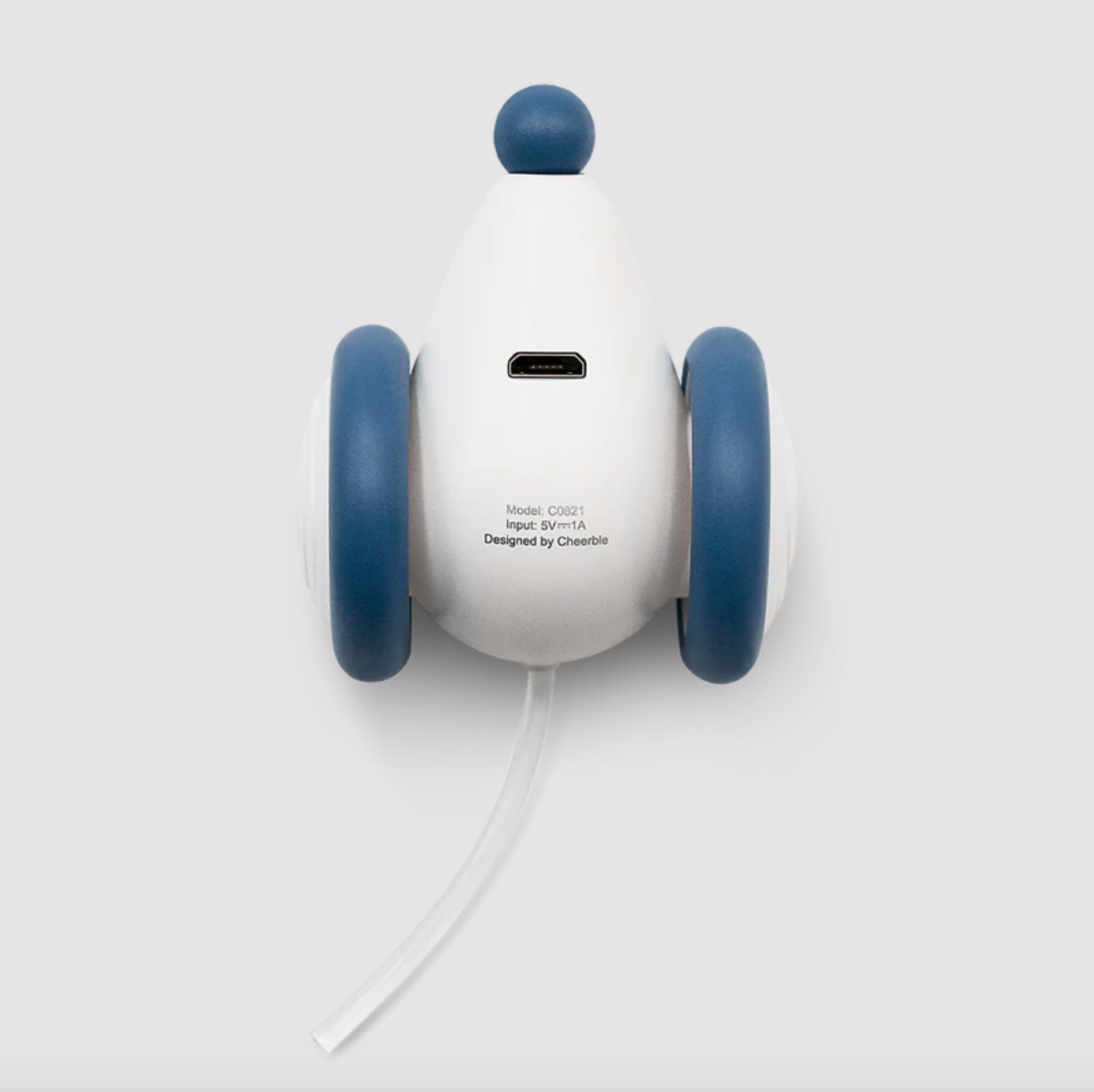 Weißes und blaues roboterähnliches Gerät mit Kabel.