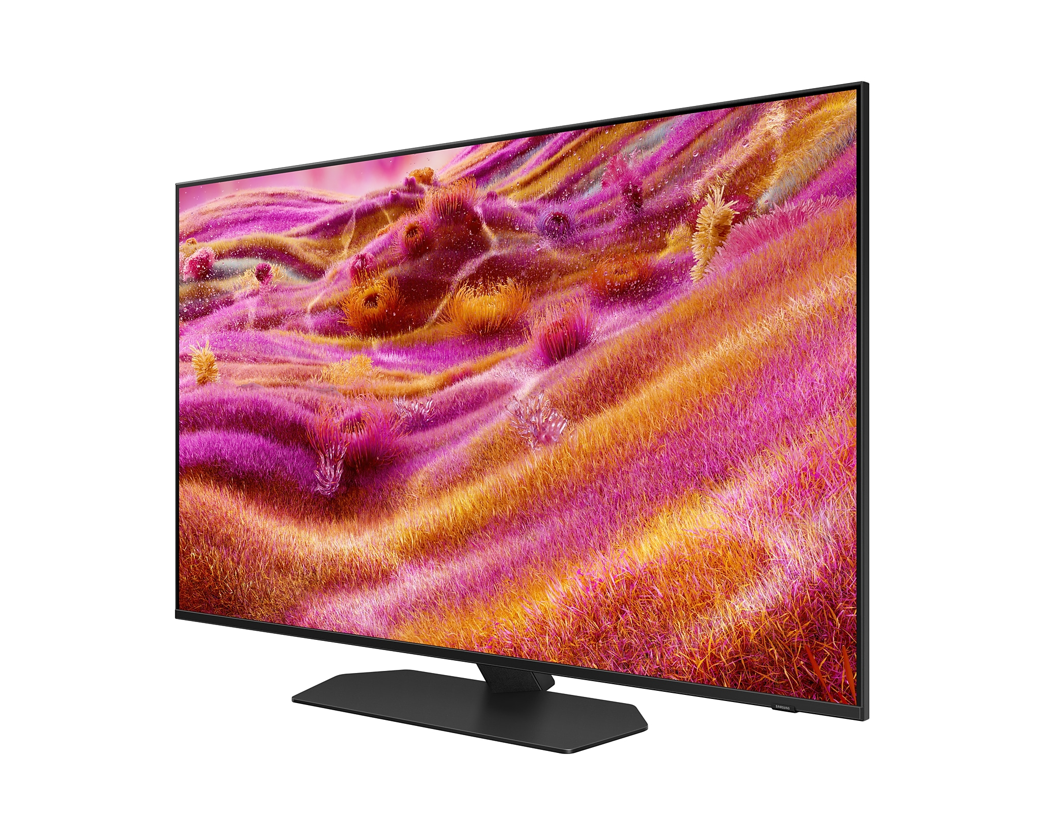 Egy Samsung TV fekete állvánnyal. A képernyő rózsaszín és sárga absztrakt tájat mutat.
