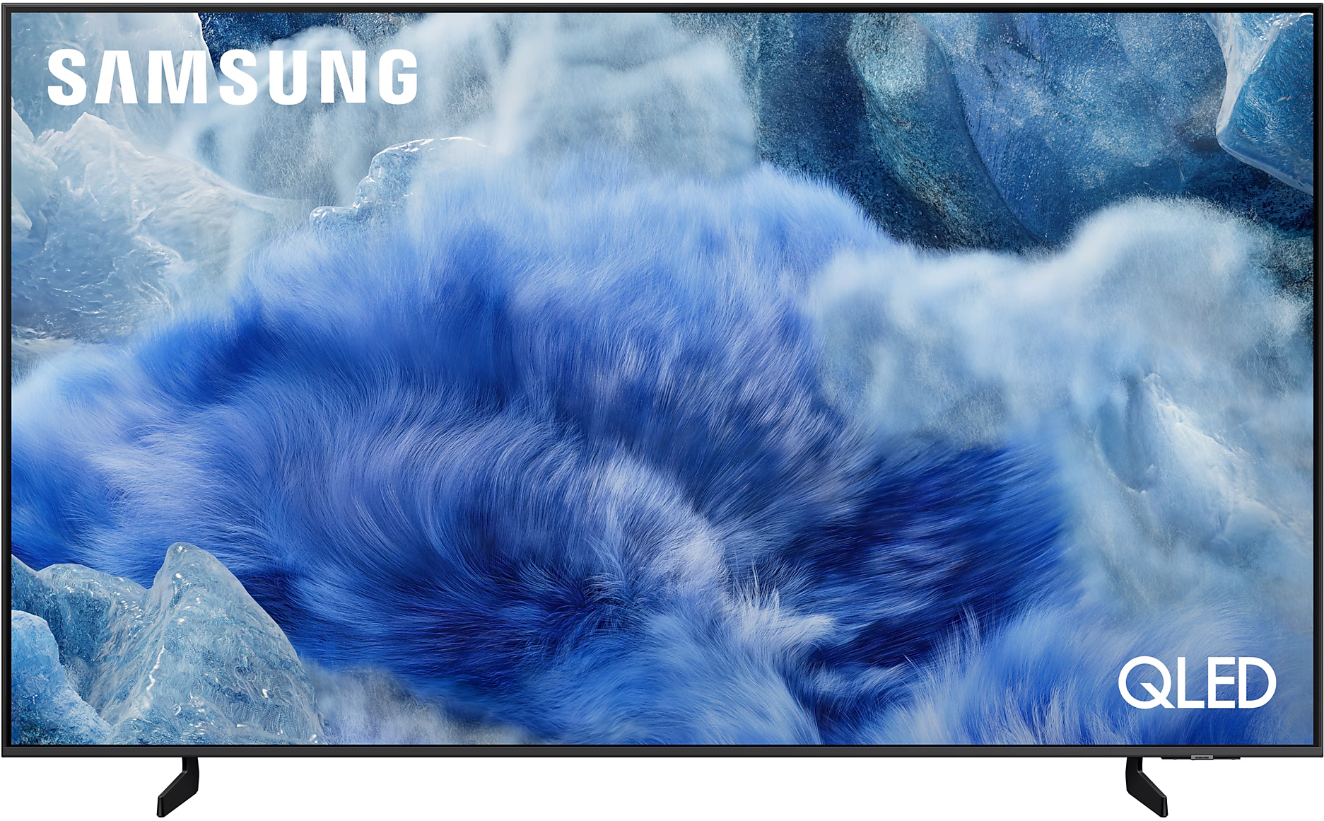 A Samsung QLED TV felhős kék-fehér hátteret jelenít meg. Fekete állvány tartja a TV-t.