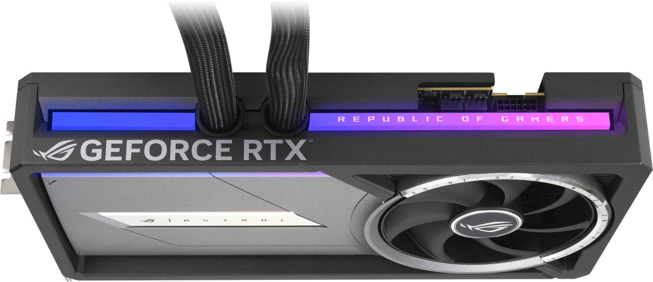 Gros plan d'une carte graphique ROG GeForce RTX avec des composants de refroidissement.