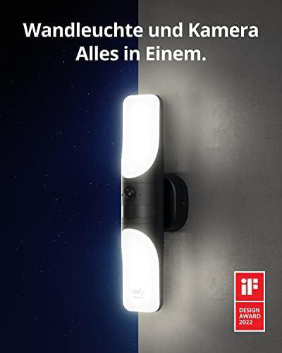 Eine Wandleuchte mit Kamera, weiße Lichter, schwarze Kamera, an einer grauen Wand.