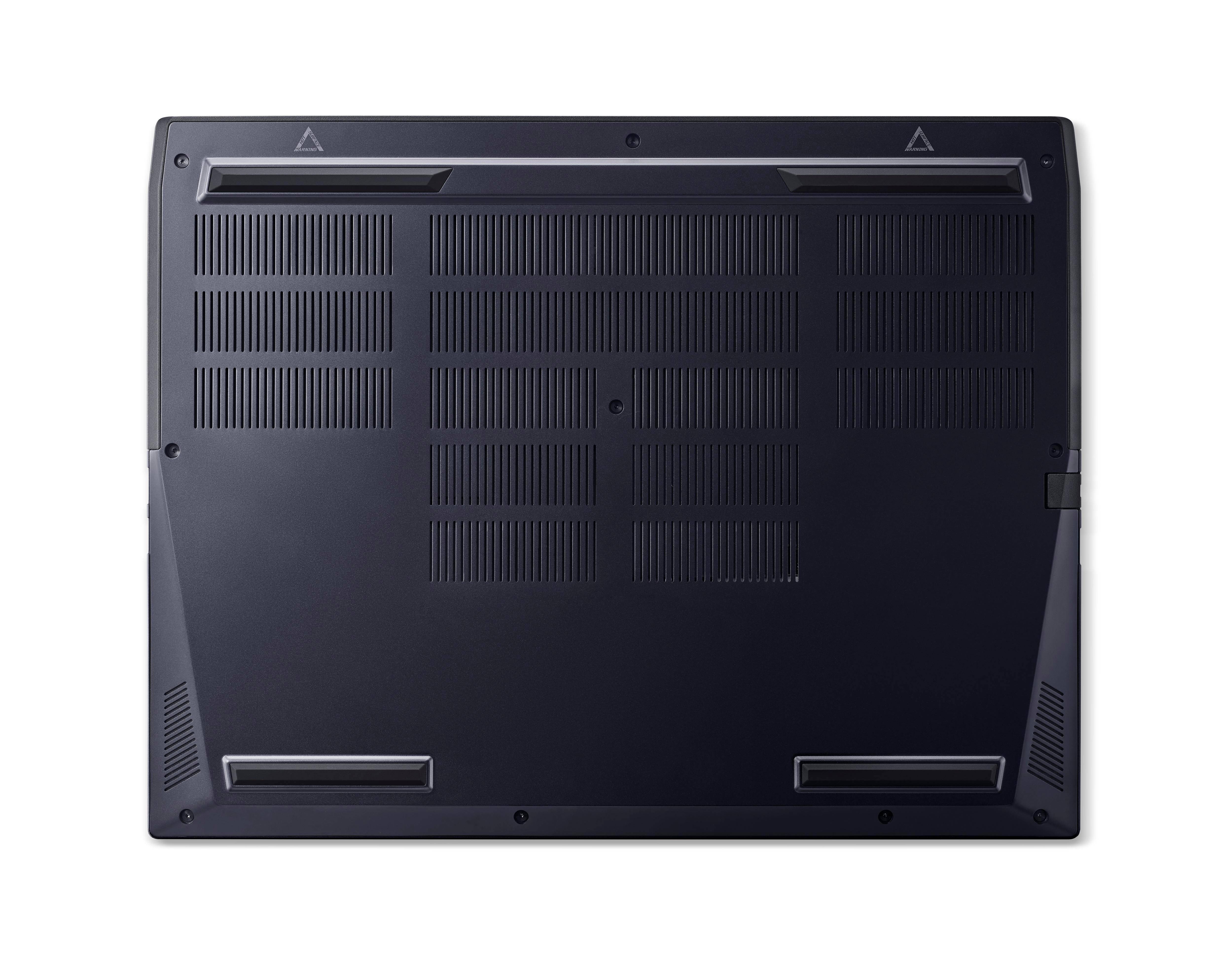 Unterseite eines schwarzen Laptops mit sichtbaren Lüftungsschlitzen und Anschlüssen.