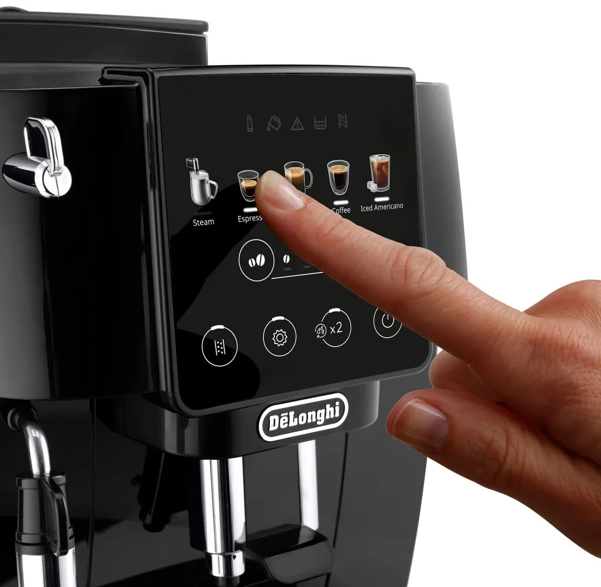 Egy ujj megnyomja az Espresso gombot egy fekete DeLonghi eszpresszó gép vezérlőpultján.