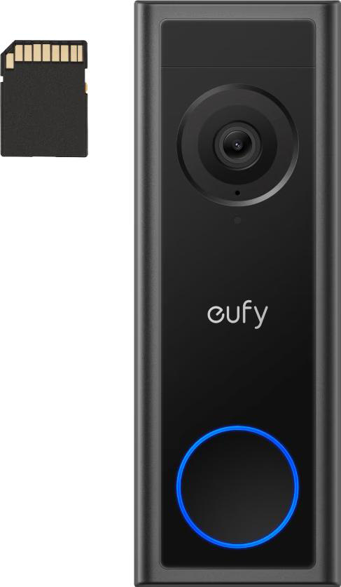 Schwarze Eufy-Türklingel mit Kamera und blauer Taste neben einer SD-Karte.