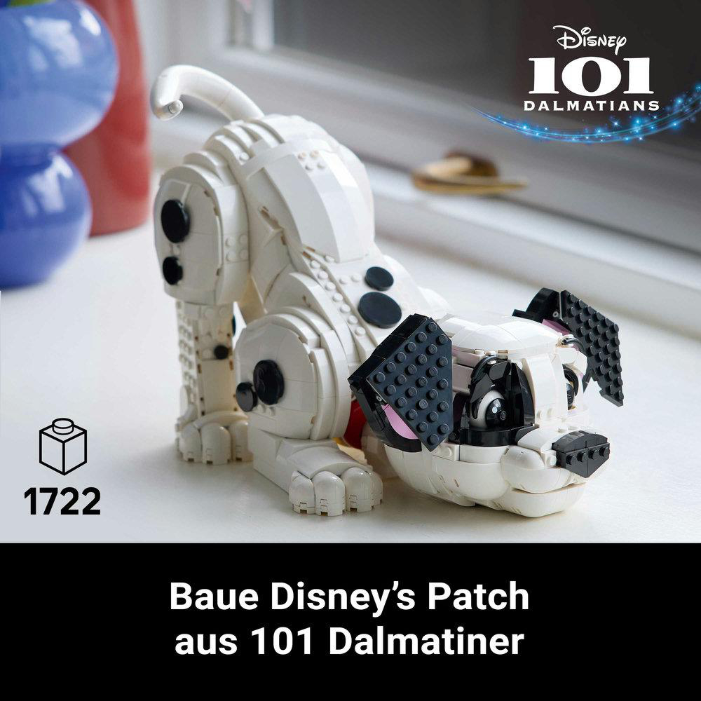 Ein Lego-Modell von Patch aus 101 Dalmatiner, weiß mit schwarzen Flecken, in verspielter Pose.