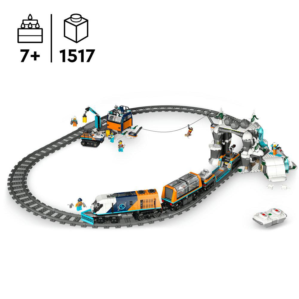 Ein Lego-Spielset mit einem Zug, einer Baustelle und einer Berglandschaft auf einer grauen Strecke.
