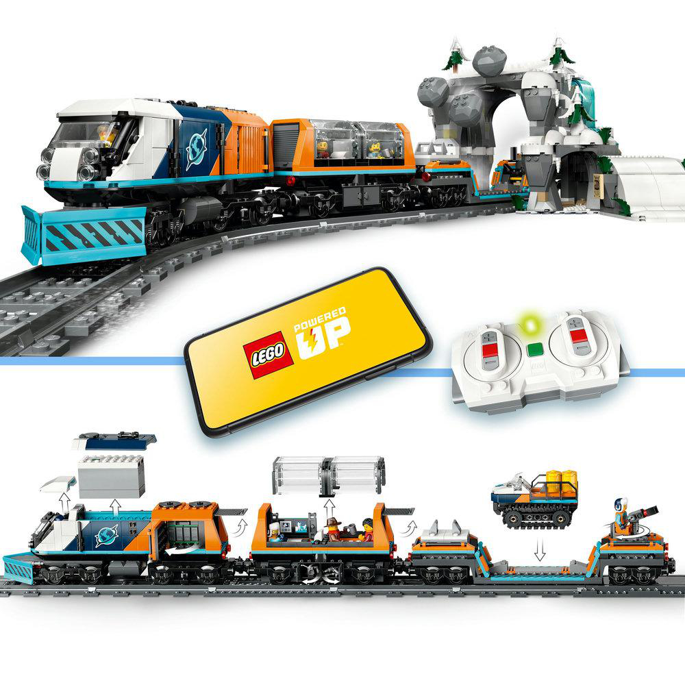 Ein Lego-Zug-Set mit orangefarbenen und blauen Waggons auf Gleisen vor einer weißen Kulisse.