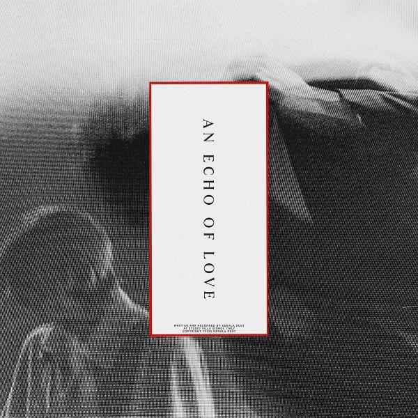 Schwarz-weiße Abstraktion mit rotem Rahmen und Text: AN ECHO OF LOVE.