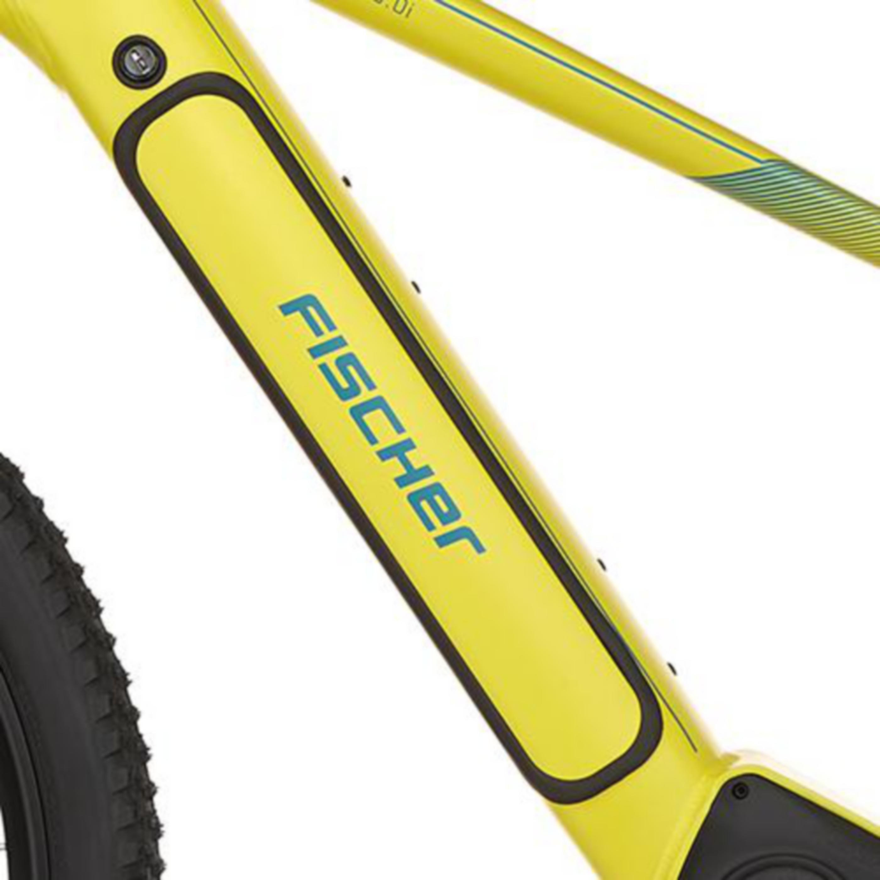 Nahaufnahme eines gelben Fahrradrahmens mit dem blauen Schriftzug "FISCHER".