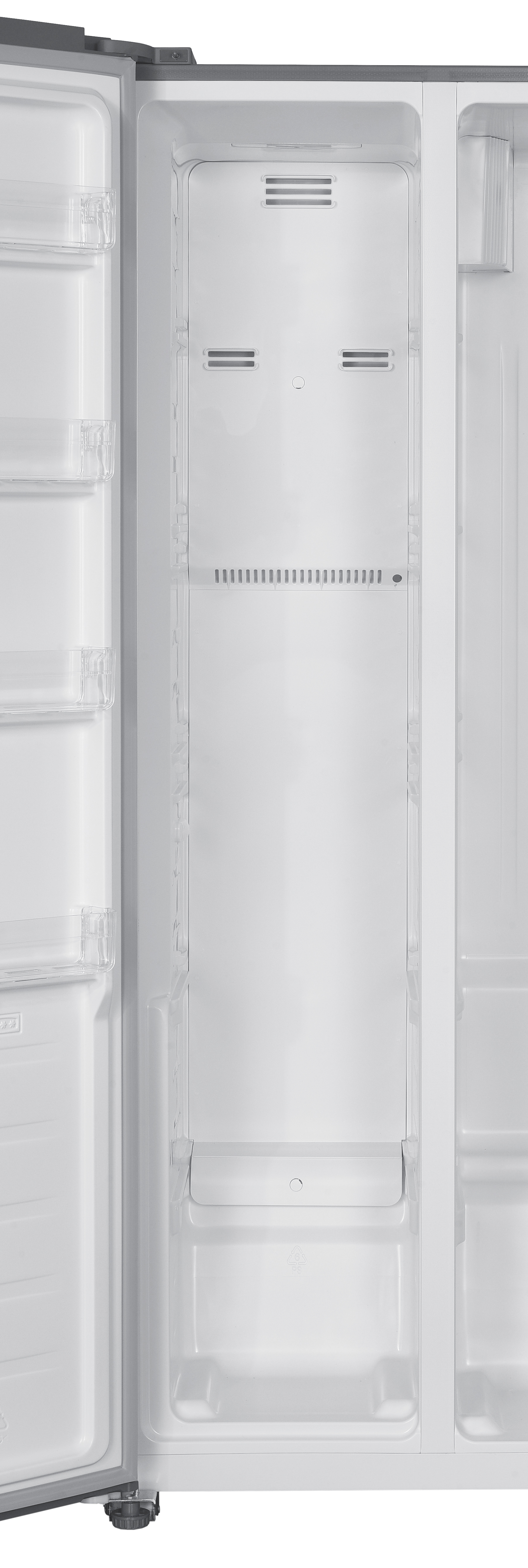 Wewnętrzny widok pustej, białej lodówki z otwartymi drzwiami i półkami.